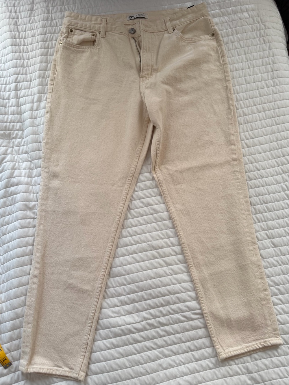 Zara Men's Slim Straight Jeans in Cream P26